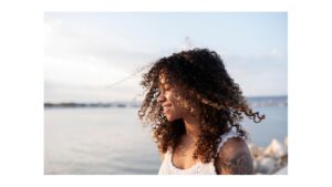 Cabelos cacheados: 10 Dicas de Cuidados e Produtos para Realçar a Beleza Natural